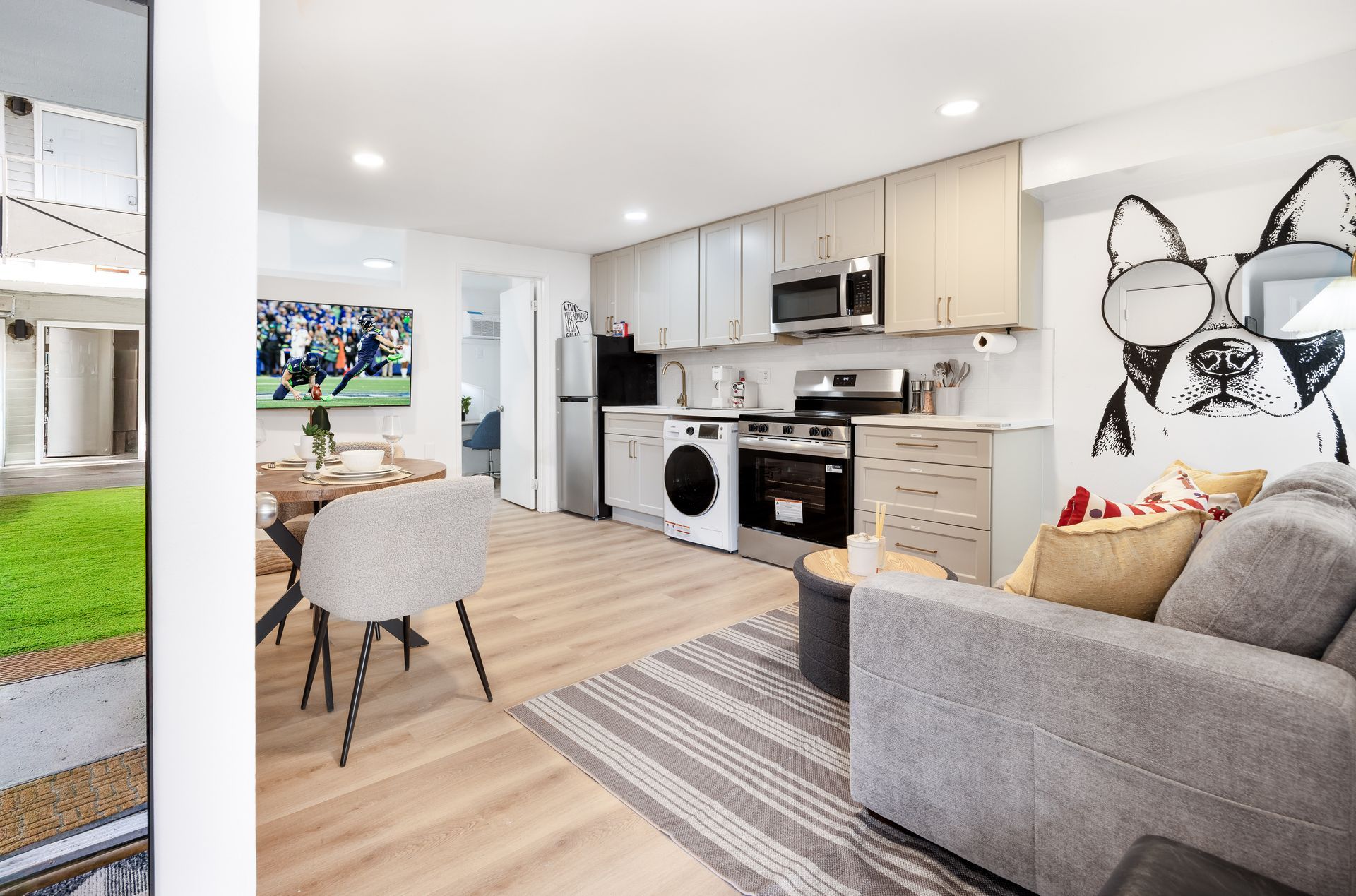 Living room and kitchen in the Pet Friendly suite