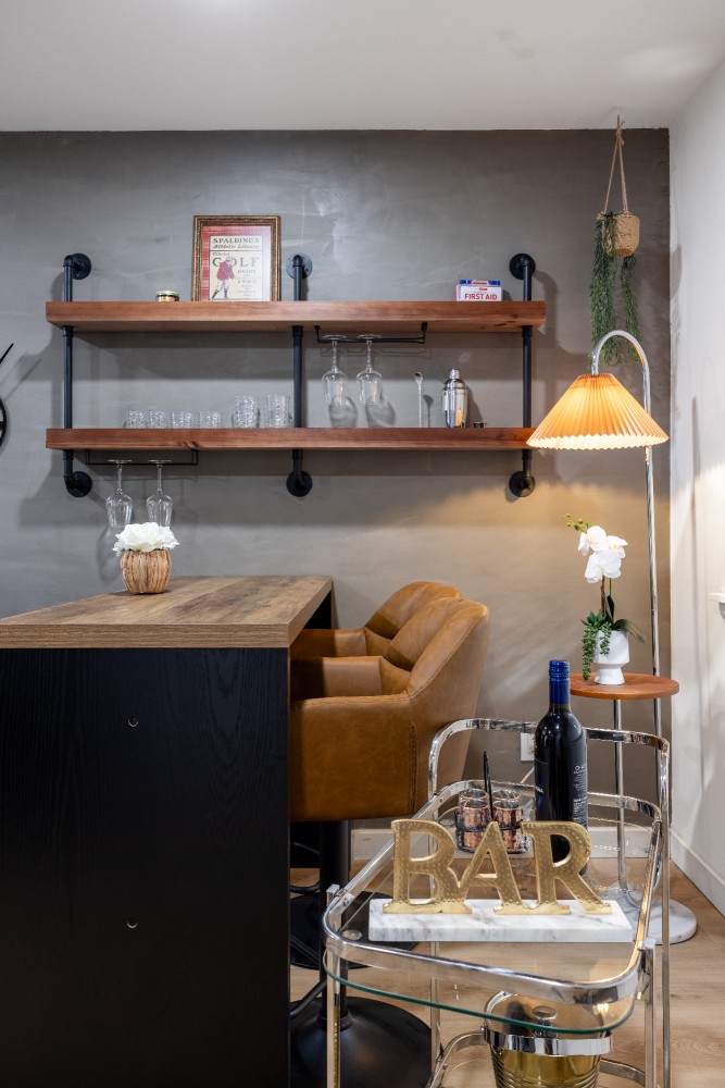 Bar-style dining nook in the Industrial Bar Style suite